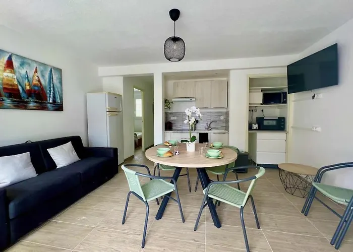 Appartement En Rdc Avec Terrasse Au Boucanet