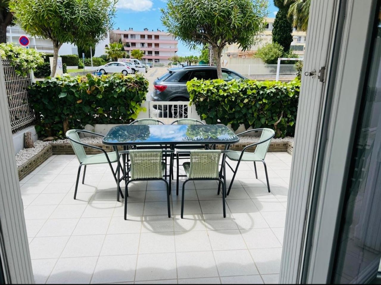 Apartment En Rdc Avec Terrasse Au Boucanet *
